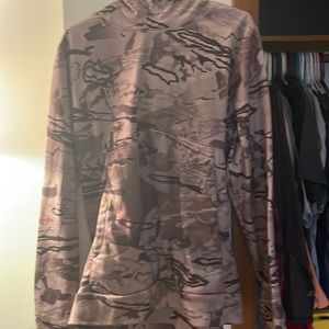 Under armor camo sweatshirt
